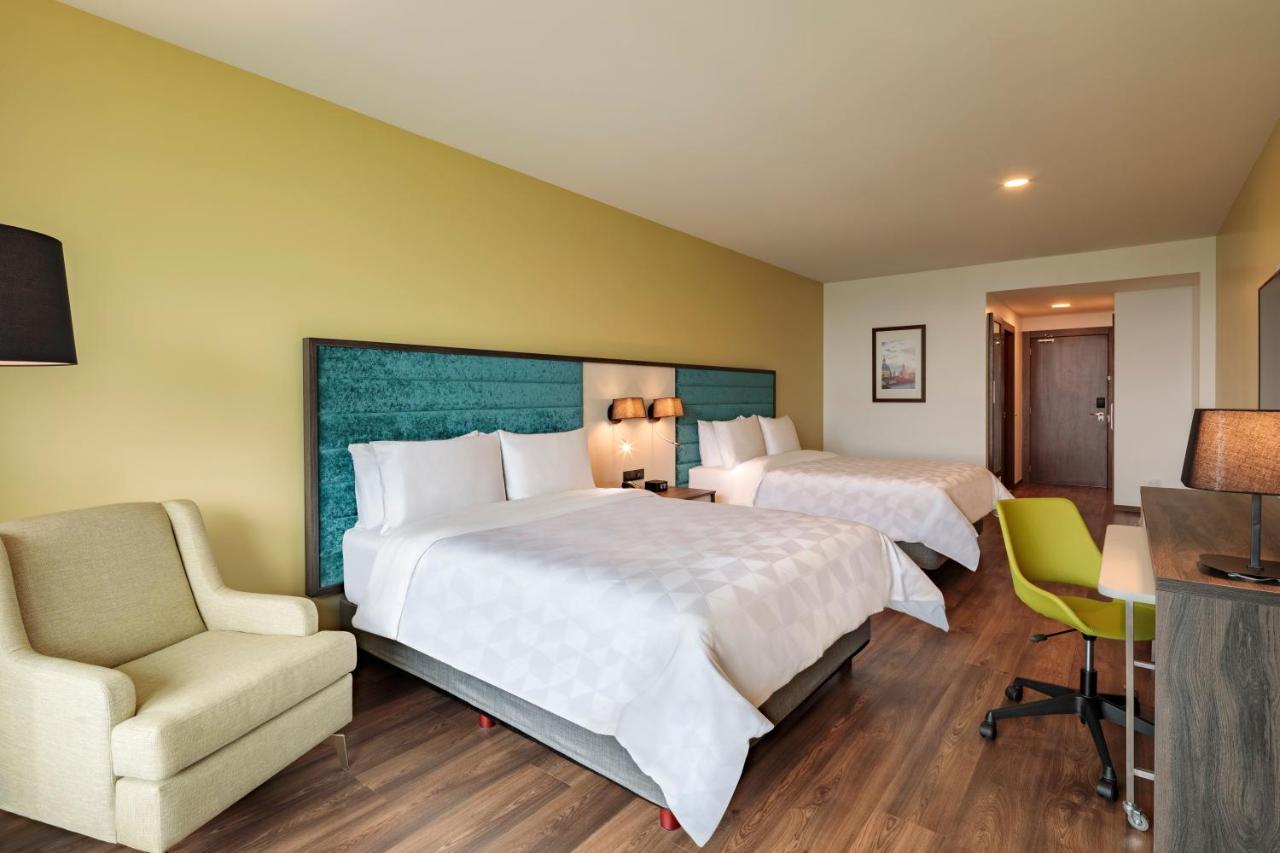 Holiday Inn - Quito Airport By Ihg Tababela Exteriör bild A typical room at the hotel