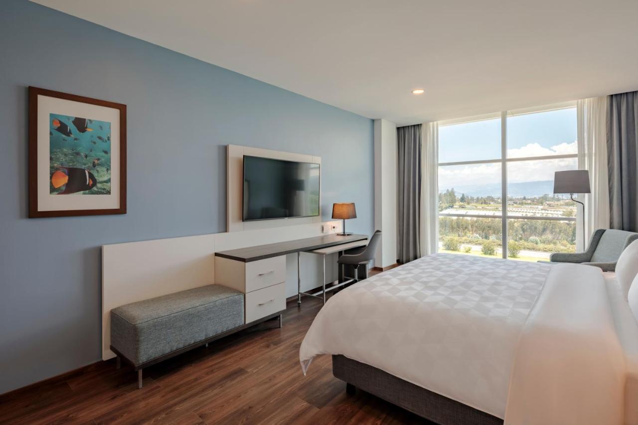Holiday Inn - Quito Airport By Ihg Tababela Exteriör bild A guest room at the Hilton Garden Inn in San Jose, Costa Rica