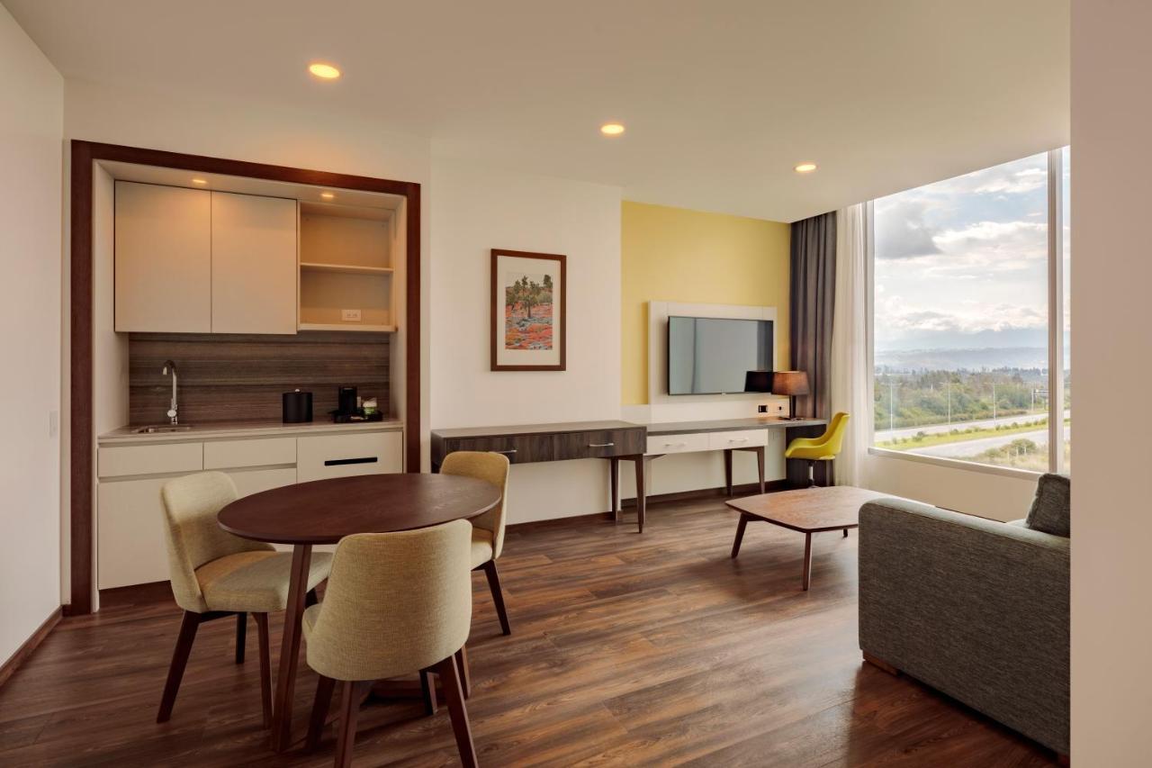 Holiday Inn - Quito Airport By Ihg Tababela Exteriör bild Suite