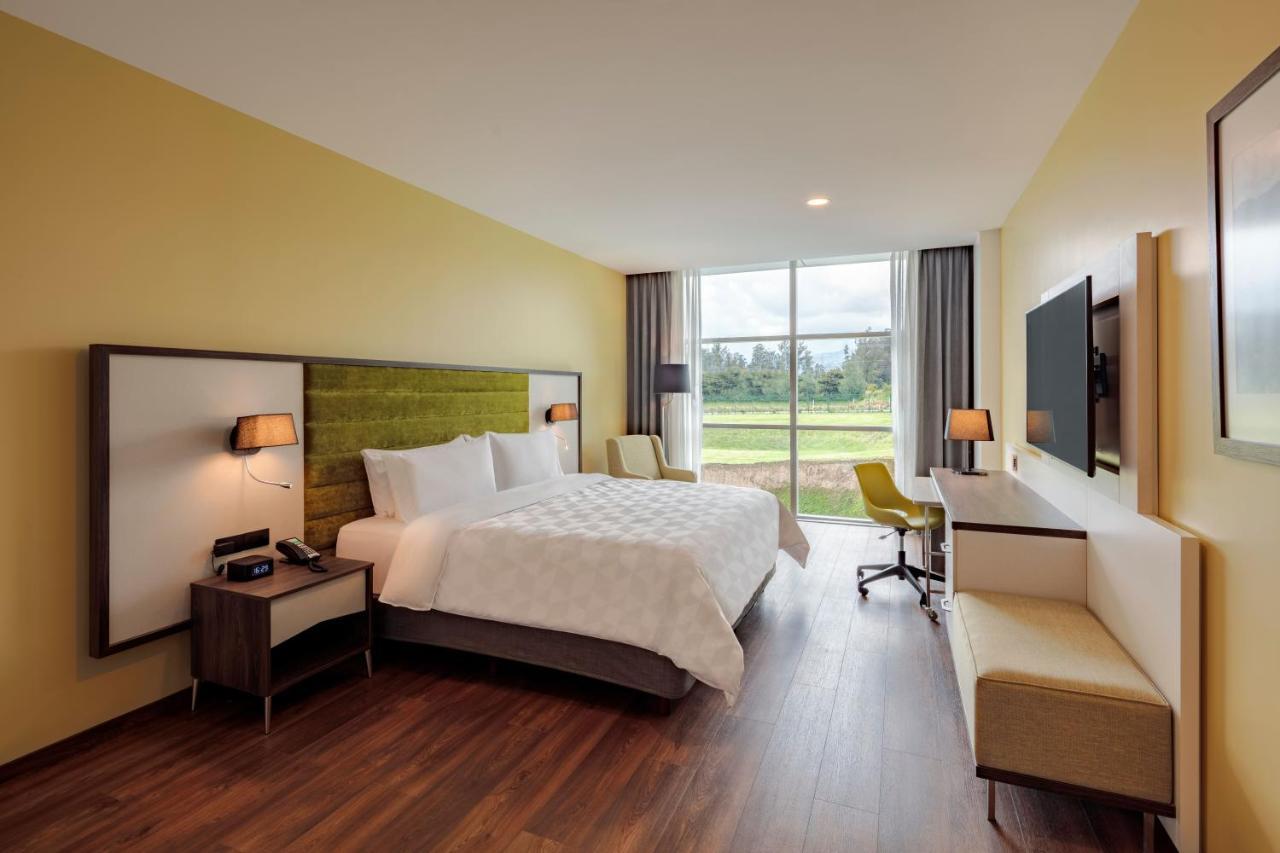 Holiday Inn - Quito Airport By Ihg Tababela Exteriör bild A typical room at the hotel