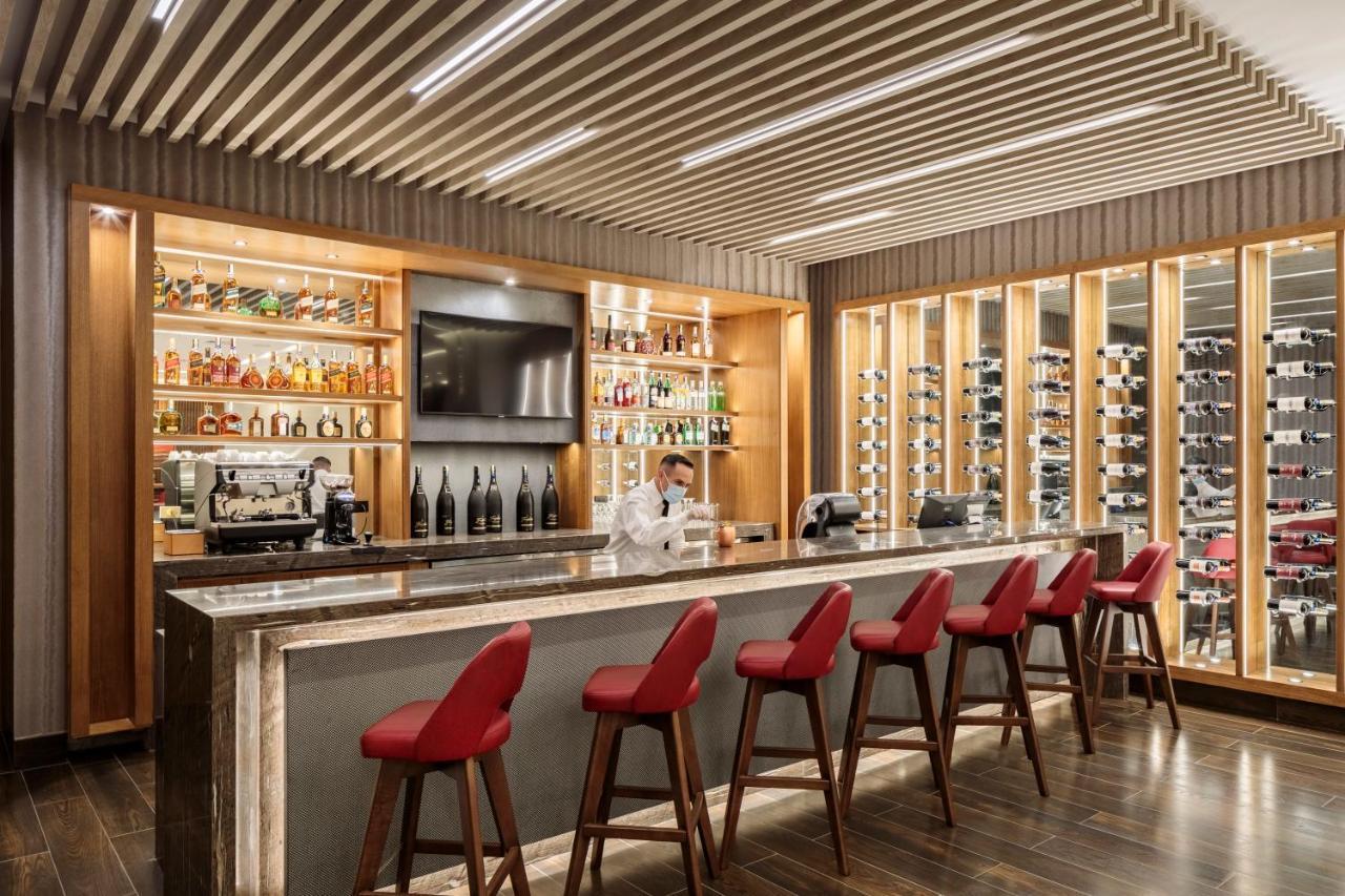 Holiday Inn - Quito Airport By Ihg Tababela Exteriör bild The bar at the lounge